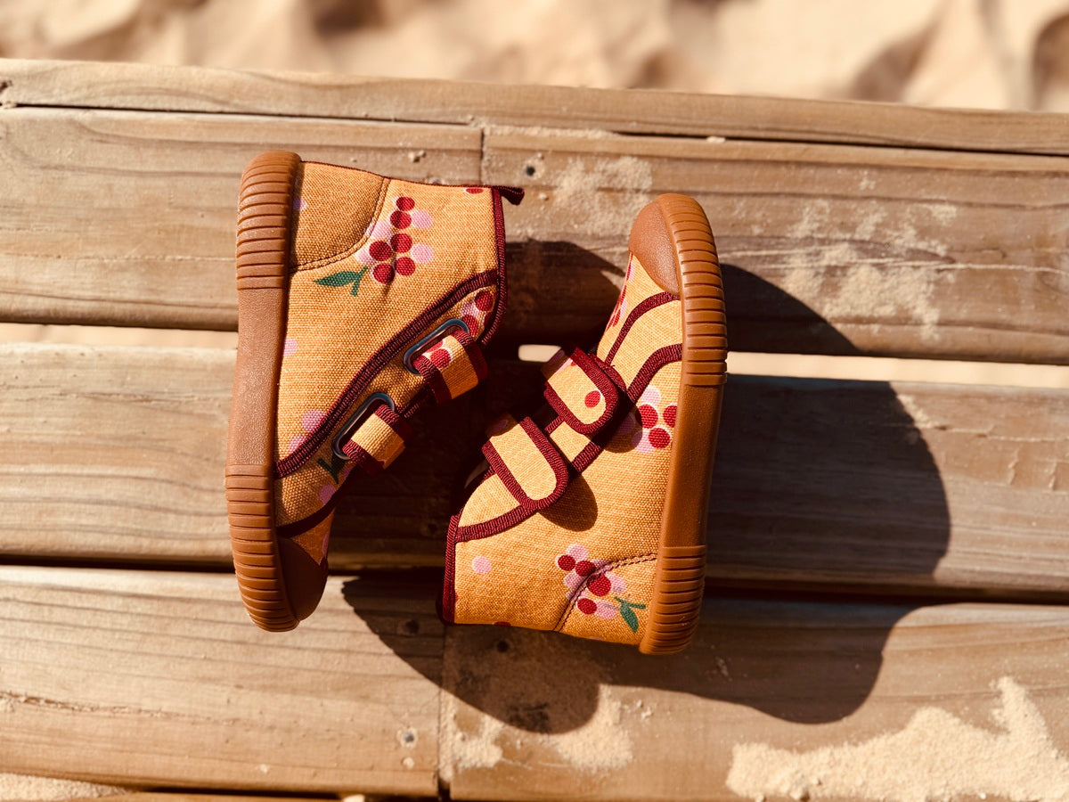 Tênis Cano Alto Luca Bolinho de Uva Collab Comidinhas da Diana Sola Craft
