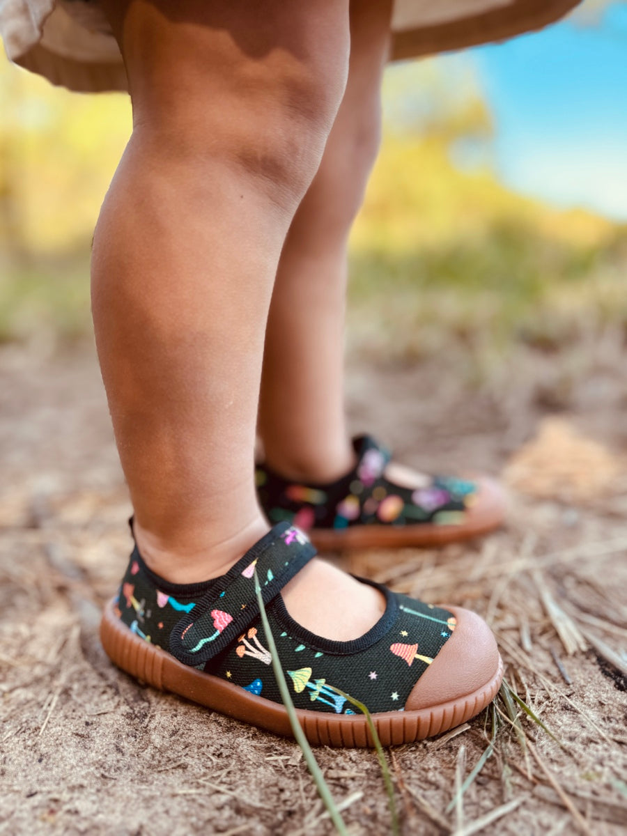 Sapatilha Isa Cogumelos Encantados Collab MOOUI